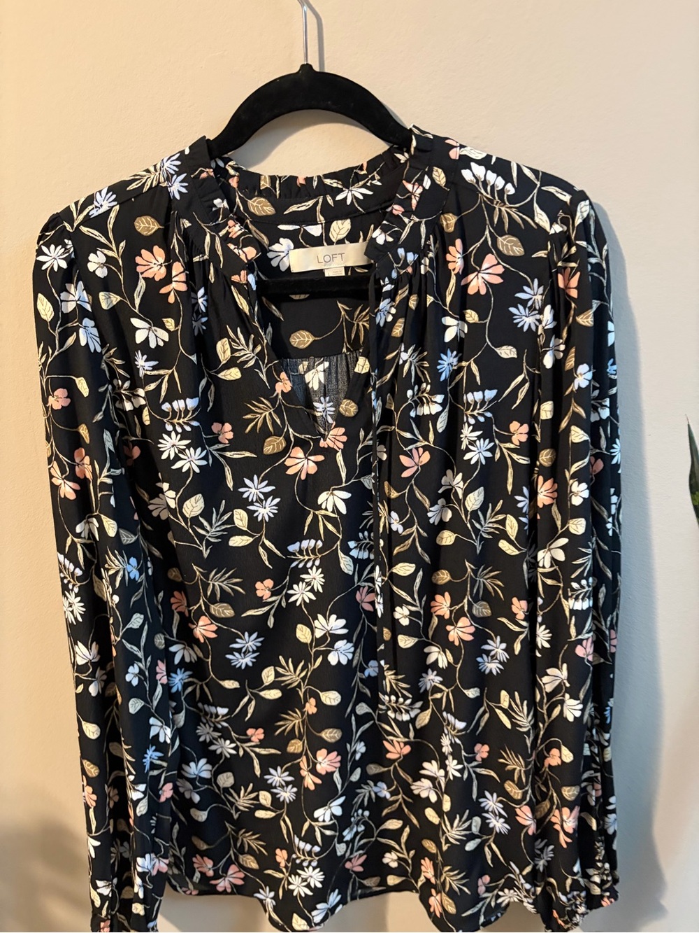 LOFT Black Floral Tie-Neck Long Sleeve Top
#0016